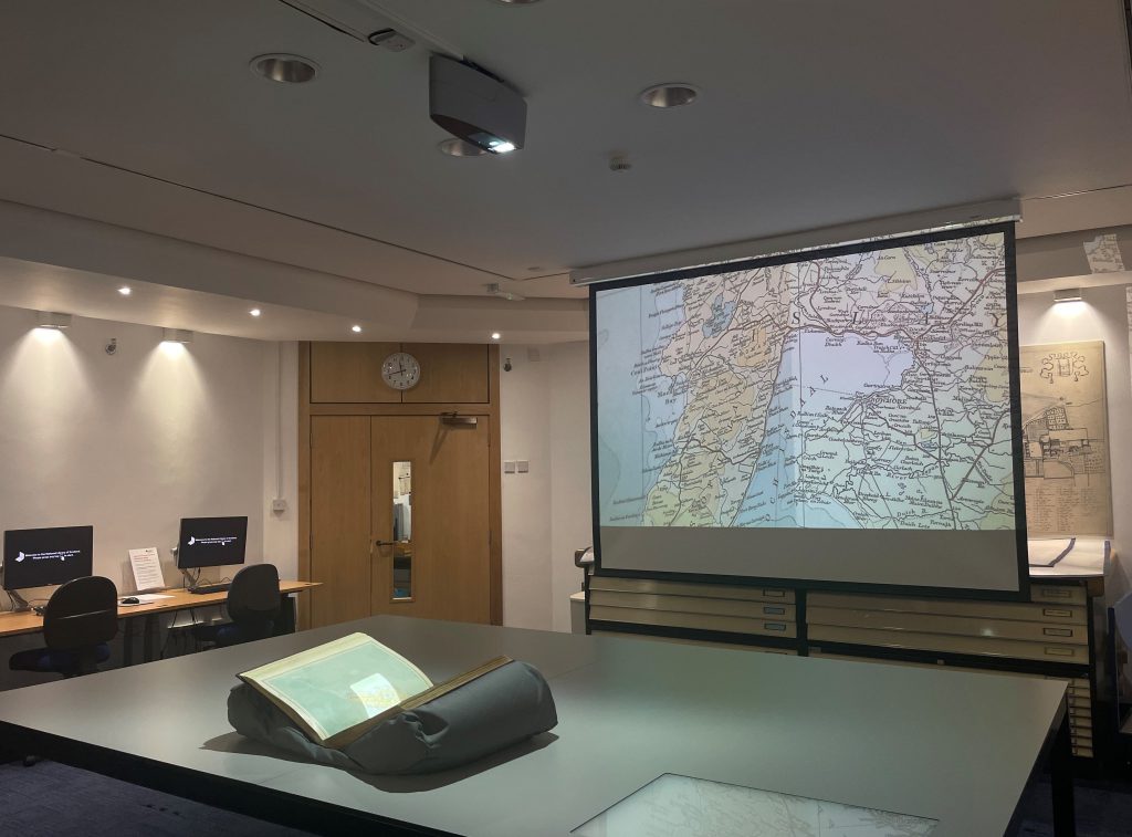 The ceiling visualizer with the camera showing a map on the projector behind